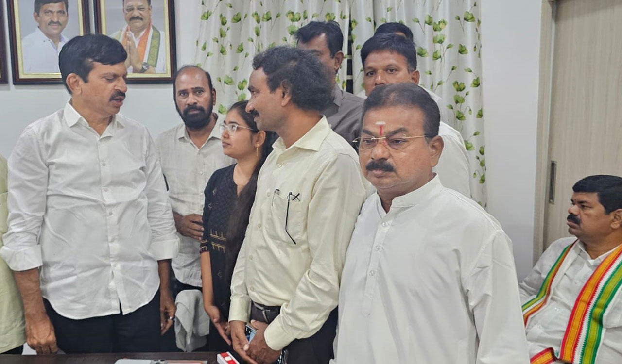 Minister Ponguleti assures support to deceased manager’s family
