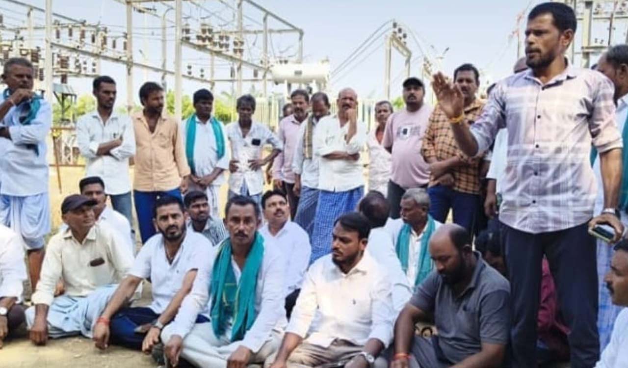 Telangana farmers protest over power cuts, demand uninterrupted electricity supply